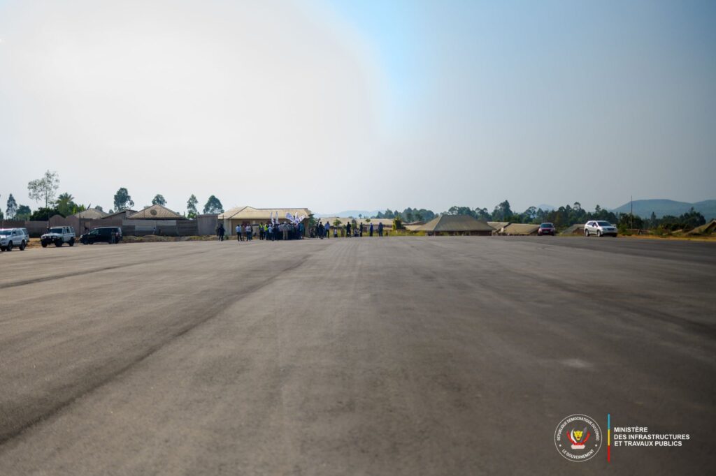 G8g5R5pXkAAmSdl-1024x682 Ituri : John Banza Lunda inspecte les chantiers clés de Bunia, entre aéroport, université et axes routiers