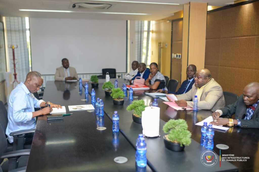 1000747848-1024x682 Infrastructures et Travaux publics : le ministre John Banza Lunda face aux attentes sociales du secteur