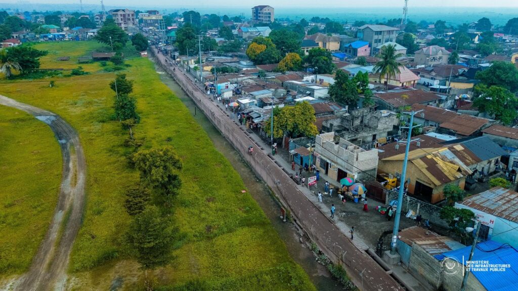 G-Tz2JmWoAAlqw3-1024x576 Route Kulumba : le Gouvernement en opération de déblocage à Masina (Petro Congo)