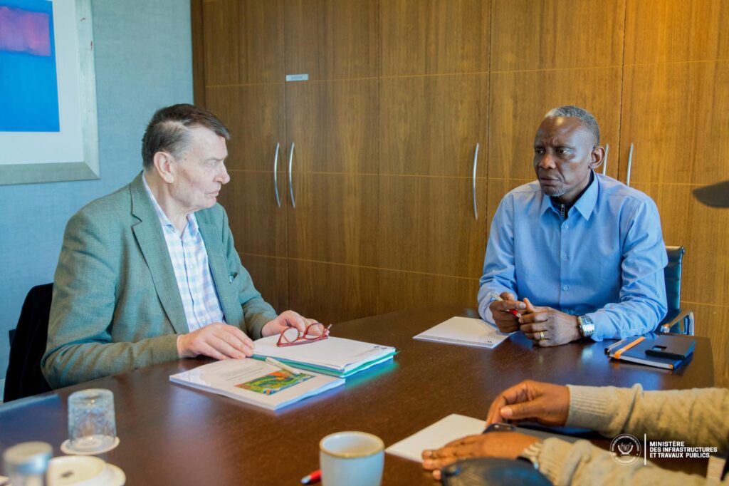 1000865284-1024x682 Kinshasa en route vers la modernité : John Banza Lunda valide officiellement le projet Tramway