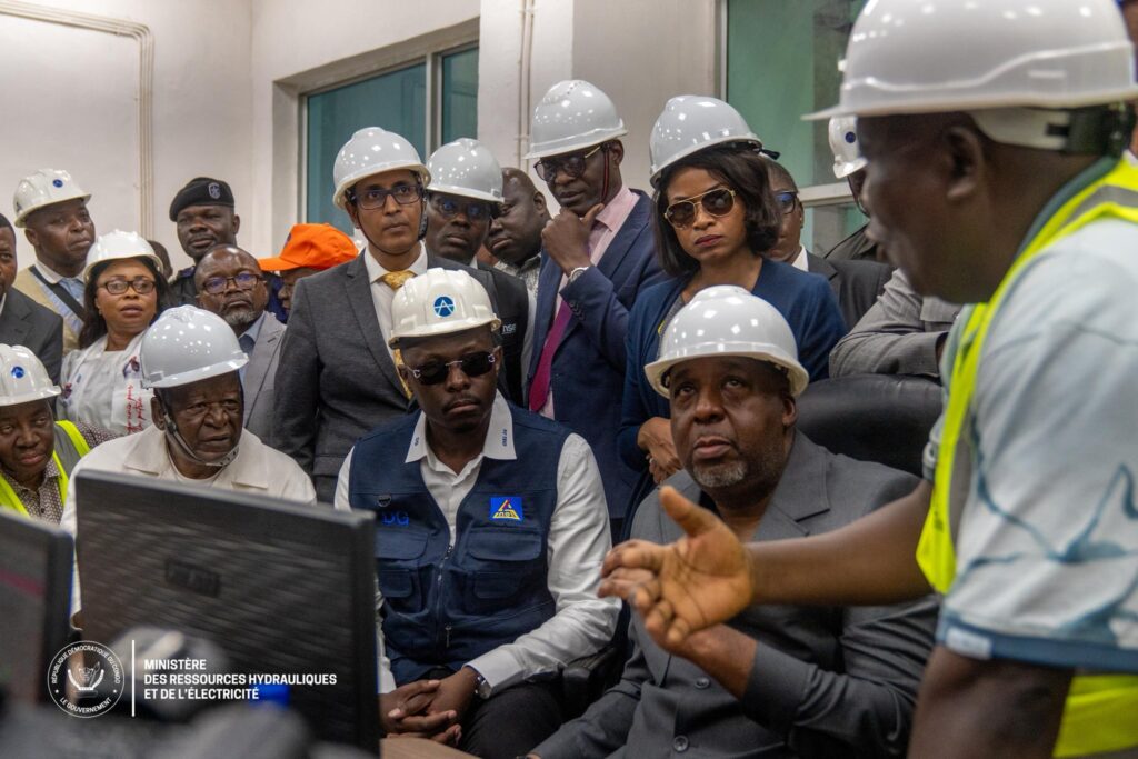 HEHI1eibkAAX5eU-1024x683 Kwilu : Aimé Sakombi Molendo concrétise la vision énergétique du Chef de l'Etat