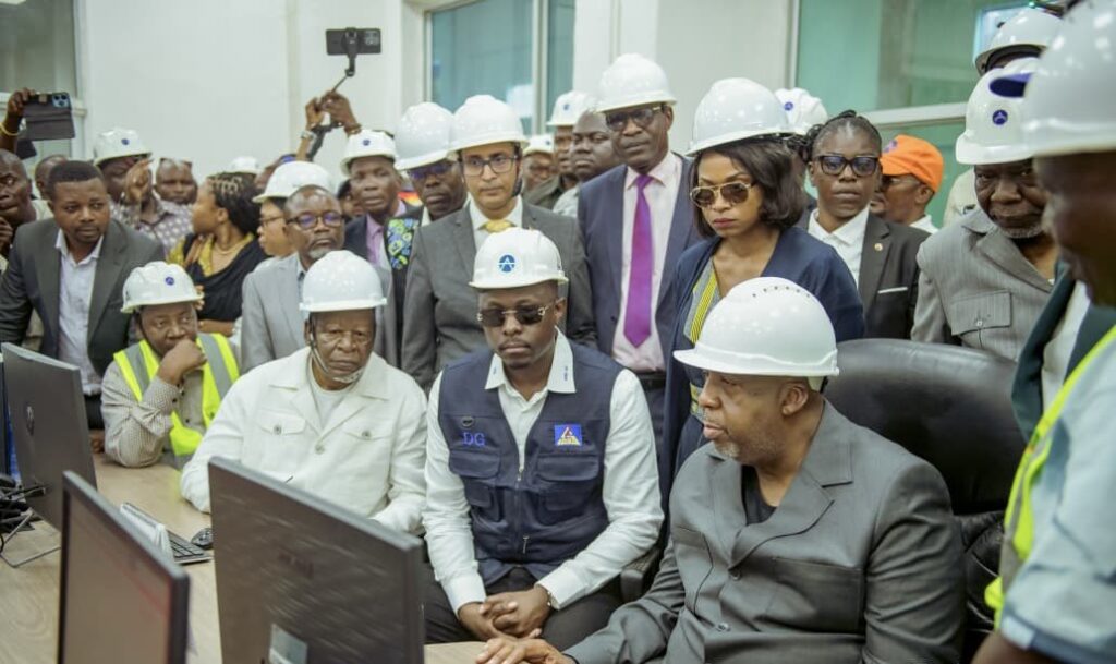 HEKsS9jXoAAaZk0-1024x609 Kwilu : Kakobola s’allume, plus de 400 000 habitants enfin connectés à l’électricité
